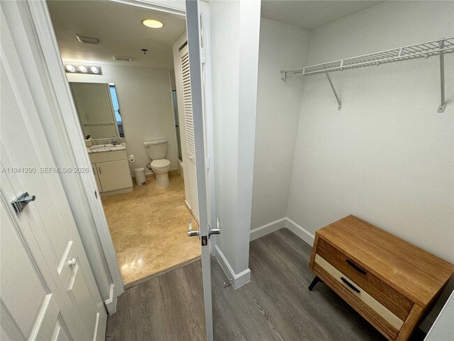 Building Photo - 1200 Brickell Bay Dr