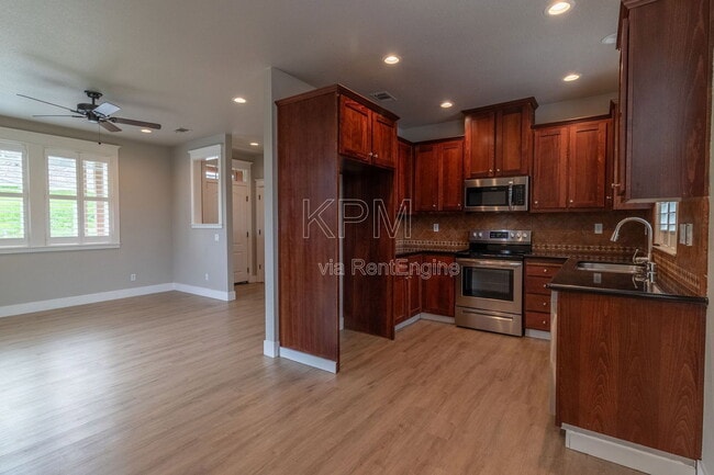 Building Photo - 2550 Plymouth Oaks Ct