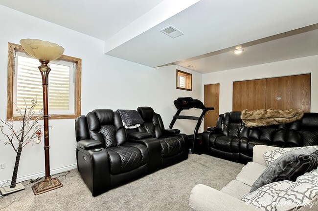 Building Photo - 2155 N Millstone Dr