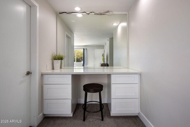 Building Photo - 8633 E Monterosa Ave