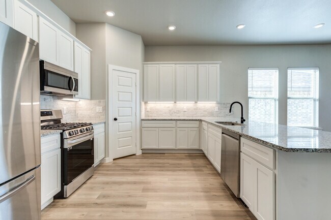 Building Photo - 1614 141st St