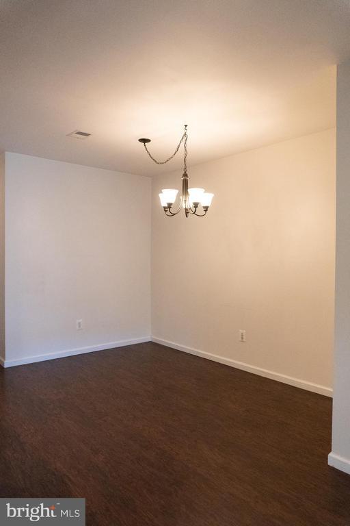 Building Photo - 10 Wingate Ct