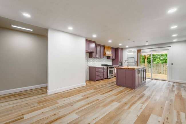 Building Photo - Charming 4-Bedroom Home with Spacious Yard in Rogers