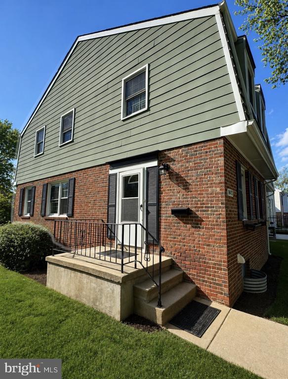 Building Photo - 8475 Imperial Dr