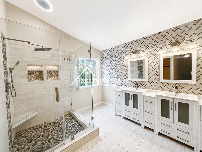 Building Photo - 437 Anacapa Dr
