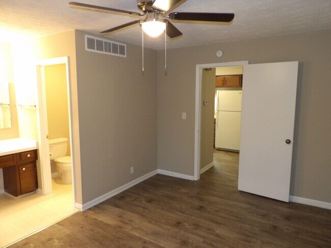 Building Photo - 176 Landings Dr