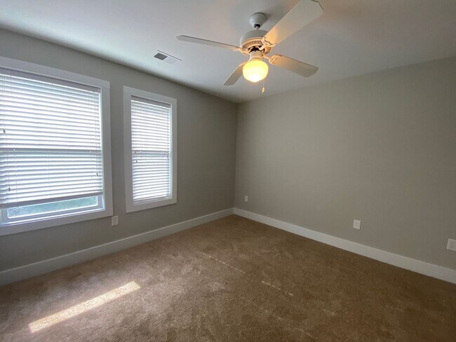Building Photo - NEWLY RENOVATED 4 Bedroom House in The Ret...
