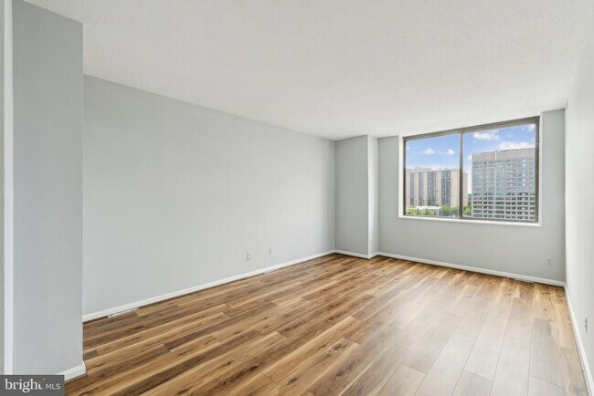 Building Photo - 3713 S George Mason Dr