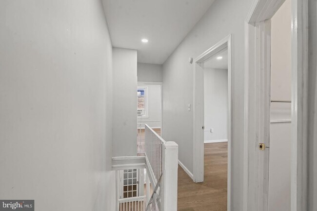 Building Photo - 2423 N Myrtlewood St