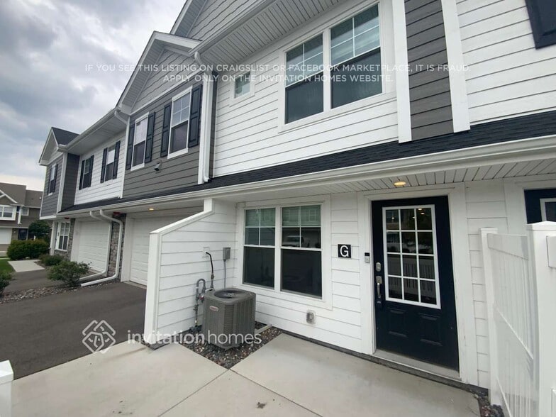 Building Photo - 10926 Zest St NE