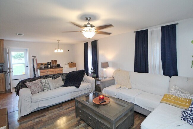 Building Photo - Updated 2BR Home Near Downtown Pensacola –...