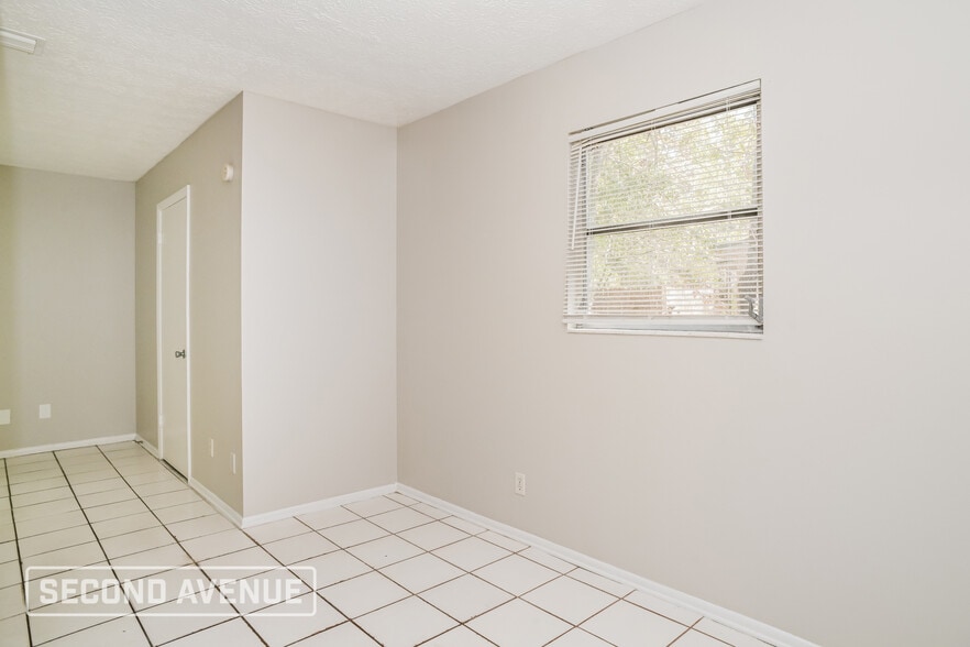 Building Photo - 5111 Arrowsmith Rd