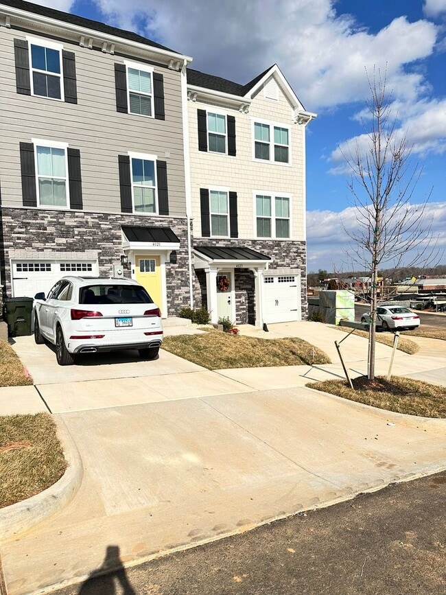 Building Photo - 4023 Purple Flora Bnd