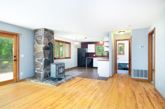 Building Photo - 1802 Shelor Ln