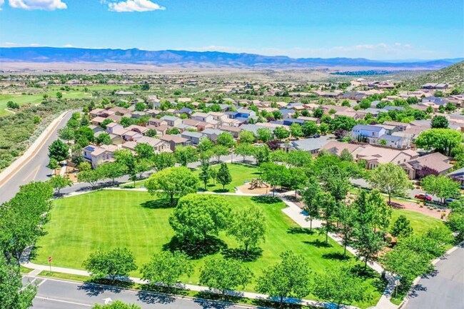 Building Photo - Beautiful 3-bedrooms, 2-baths home in the Stoneridge community!
