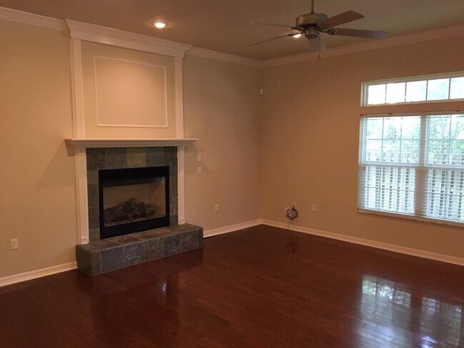 Building Photo - A Must See Cobblefield Beauty!