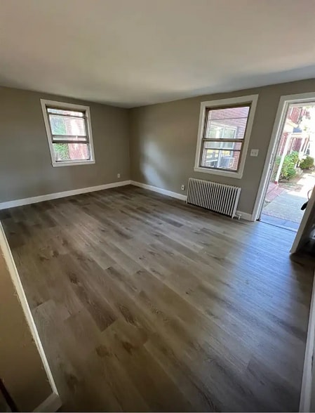 Primary Photo - 695 Parkway Ave