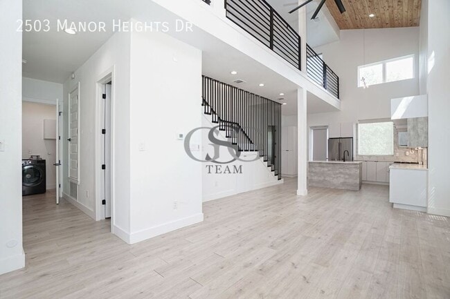 Building Photo - 2503 Mnr Hts Dr