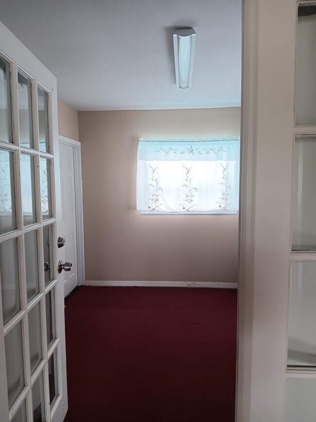 Building Photo - 2321 Irlo Dr