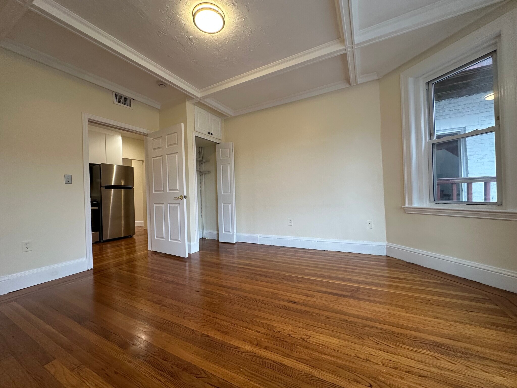 Building Photo - 55 Thatcher St