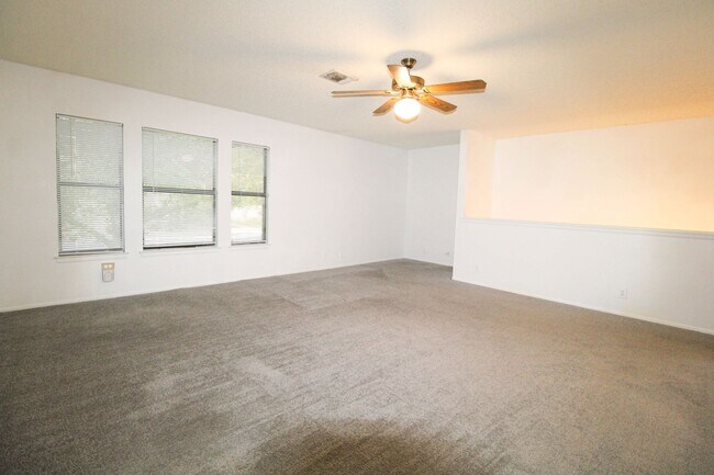 Building Photo - 14018 N Hills Village Dr