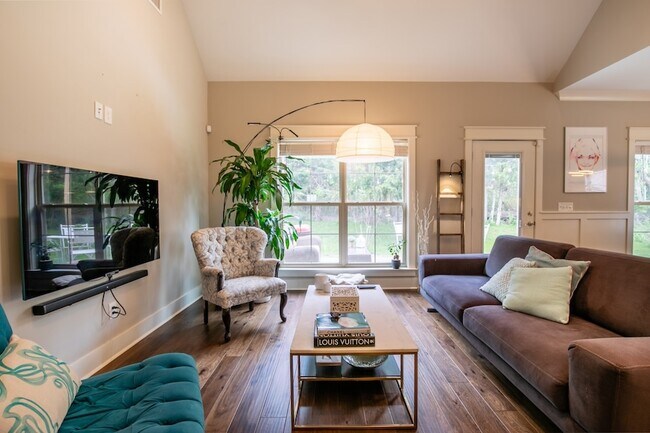 Building Photo - 5322 Honeybee Dr