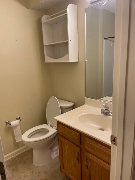 Building Photo - 6704 W Friendly Ave