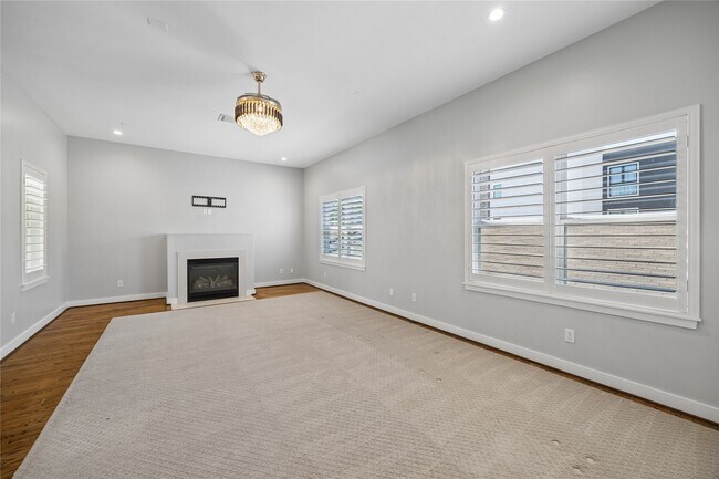 Building Photo - 158 Vieux Carre Dr