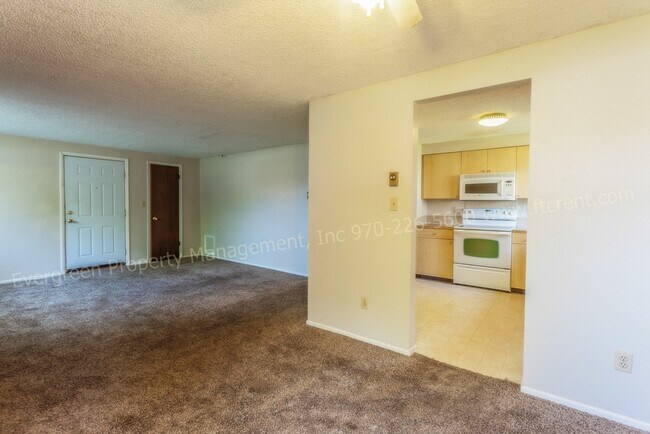 Building Photo - 915/917 Camelot Court