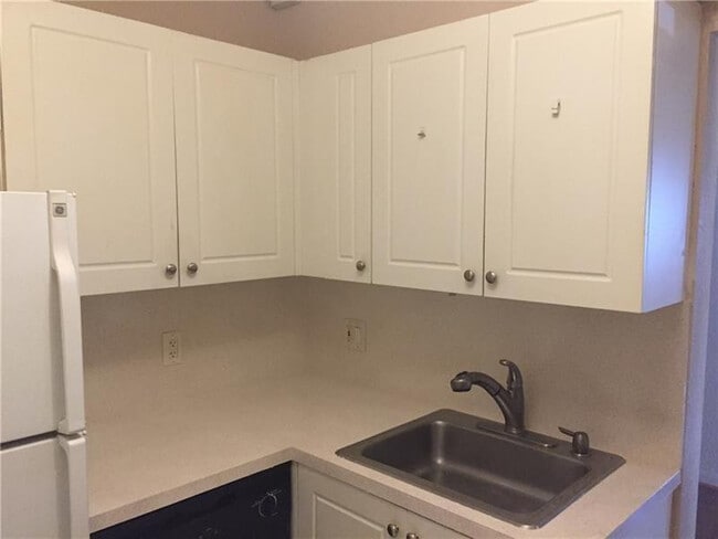 Building Photo - 770 SE 2nd Ave