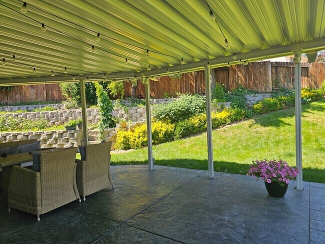 Building Photo - Southwest Reno Hidden Gem - Stunning Back ...