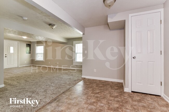 Building Photo - 2229 W 58th St