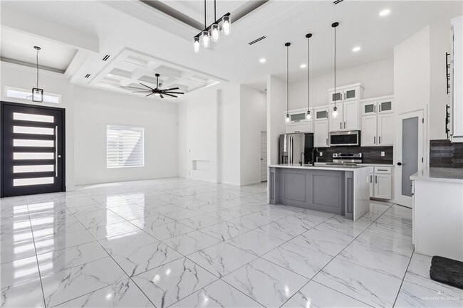 Building Photo - 22 N Chula Vista St