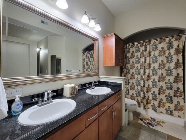 Building Photo - 1901 Post Oak Blvd