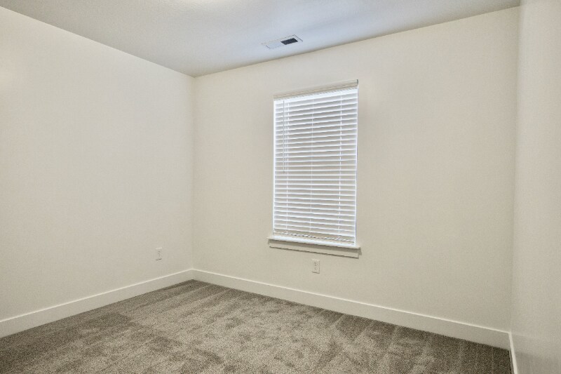 Building Photo - 16378 S Truss Dr