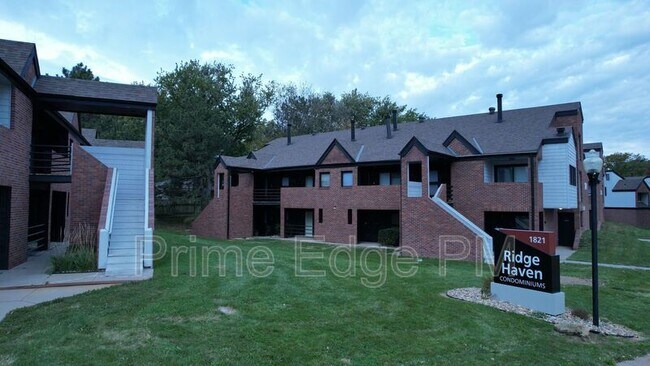 Building Photo - 1821 Ridgehaven Ct