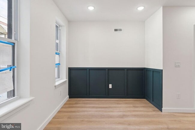 Building Photo - 1544 S Bambrey St