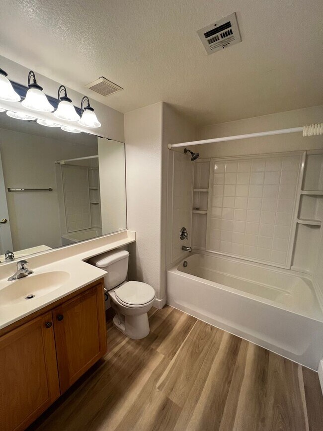 Building Photo - Gated Community / Community Pool / Luxury Vinyl Planking Throughout