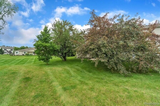 Building Photo - 1116 Lakeview Cir