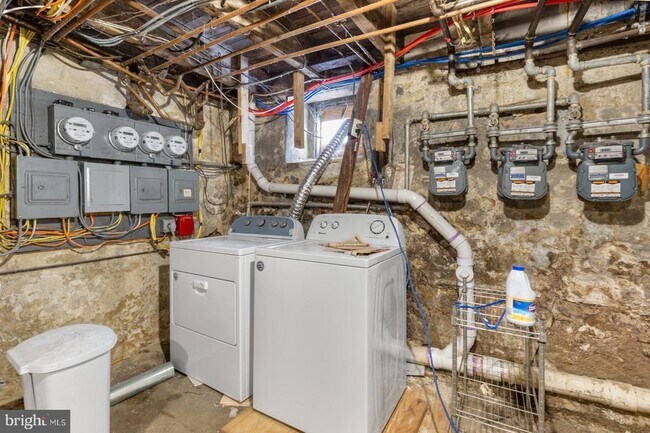 Building Photo - 113 Sumac St