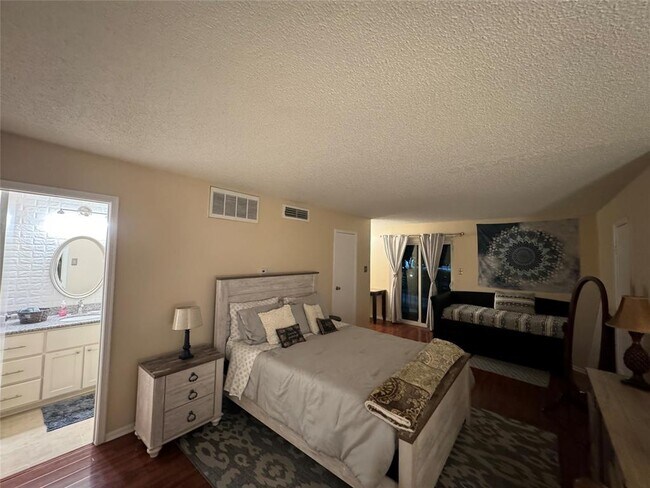Building Photo - 2120 El Paseo St