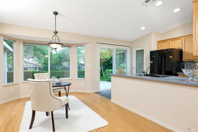 Building Photo - 512 Twin Pines Dr