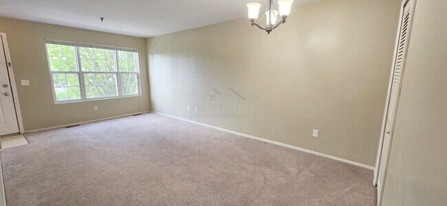 Building Photo - 156 Saber Way