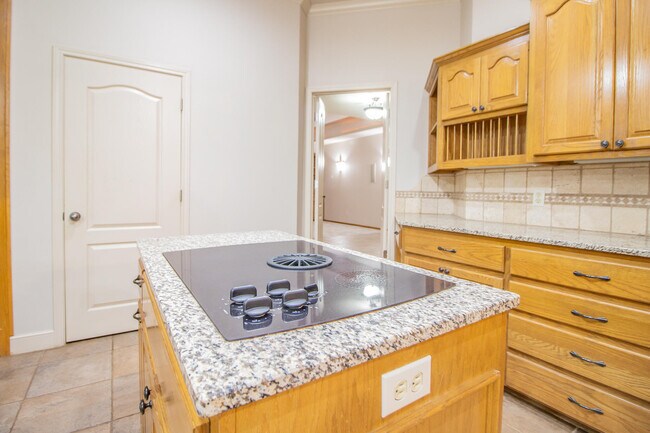 Building Photo - 5402 158th St