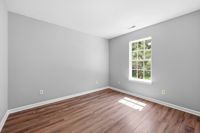 Building Photo - 2872 Oasis Ln