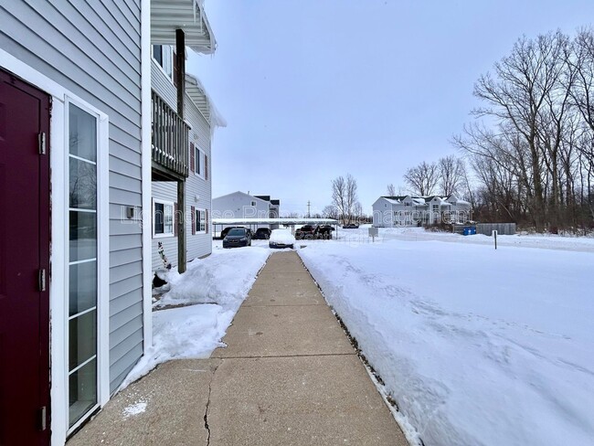 Building Photo - 585 W Randall St