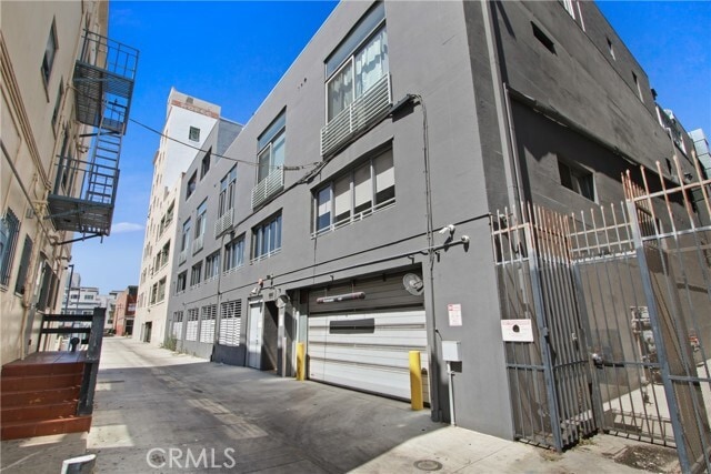 Building Photo - 433 Pine Ave