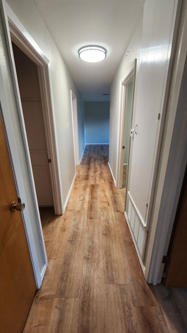 Building Photo - Refurbished - 3 bdrm 1 bath