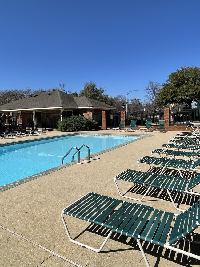 Building Photo - Yorktown Commons Luxury Apartments
