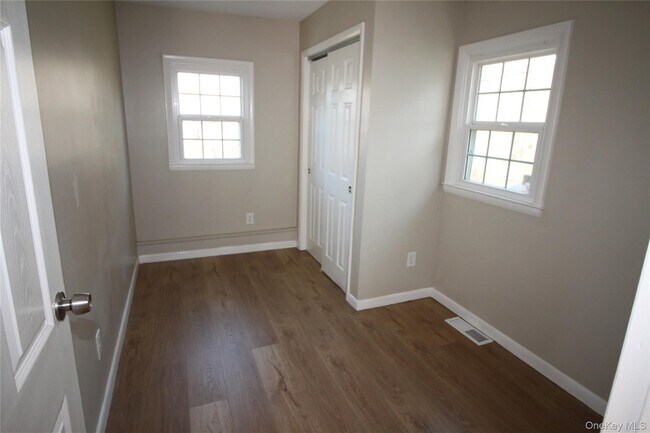 Building Photo - 495 Farmers Mills Rd